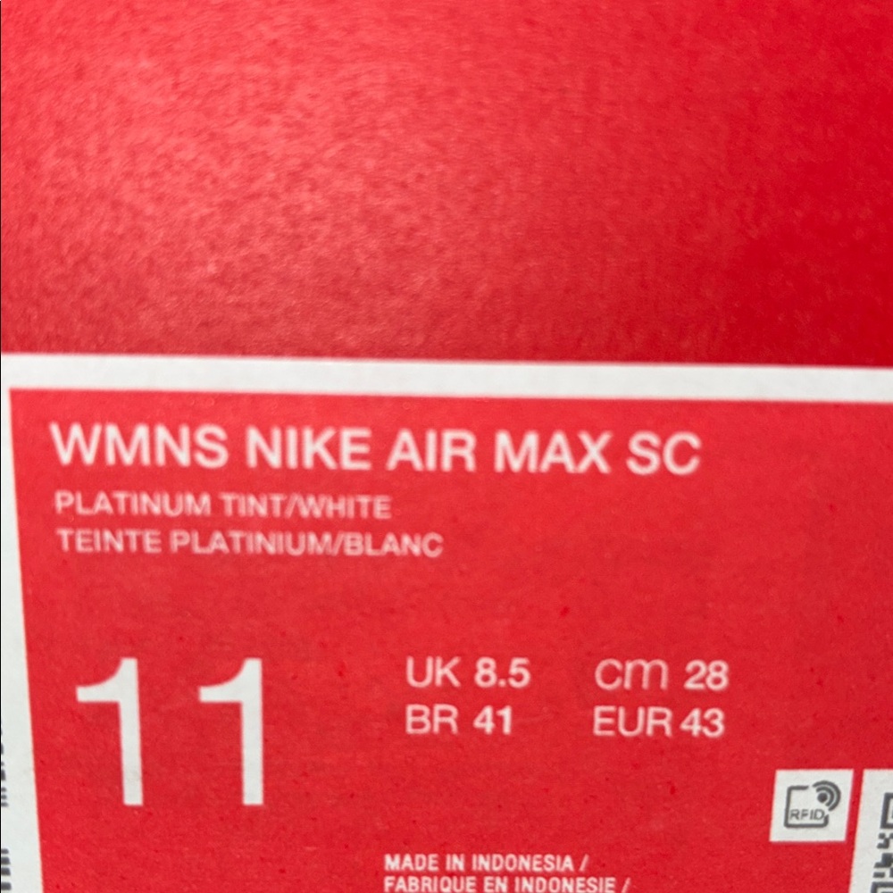 Nike Women's Sneakers in White and Pink - Picture 7 of 9